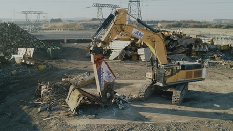 HD Hyundai graafmachine in bedrijf op een bouwplaats