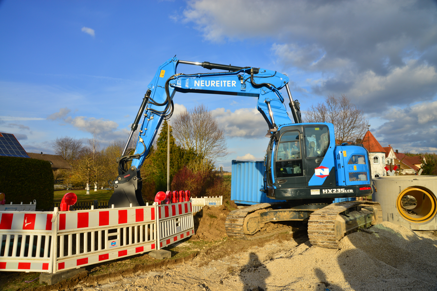 Neureiter uses the HX235LCR 25 metric ton short tail excavator mainly for heavy-duty canal and below ground construction.