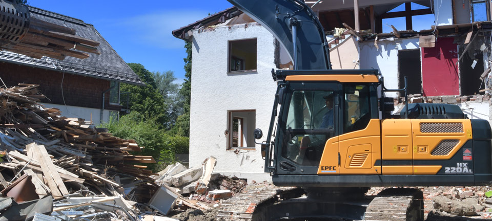 hx220al working in the field hyundai house construction