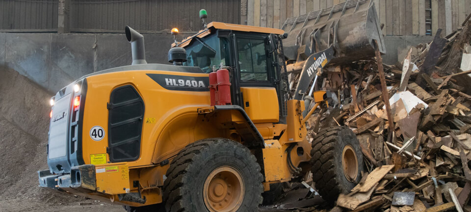 HL940A che trasporta rifiuti a Reston Waste Management