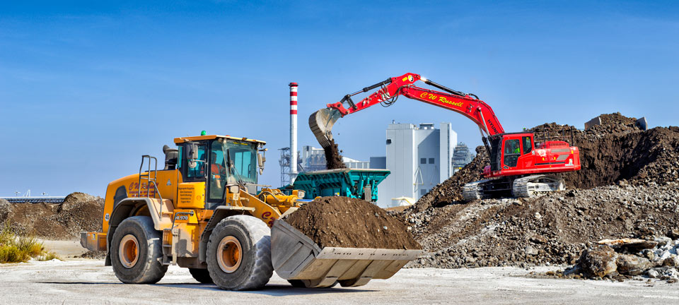 Hyundai HL960A loader and HX330A L excavator screening
