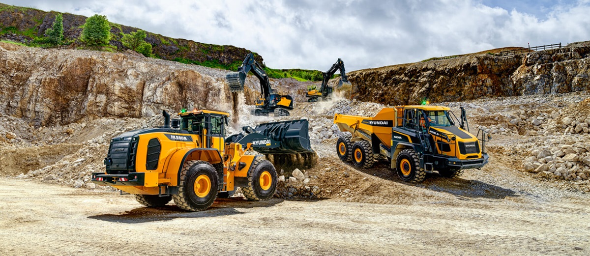 Hyundai Wheel Loader Dump truck and excavator working in a quarry 