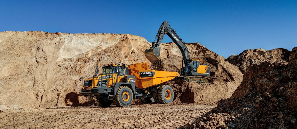 HA45A 4x4 Articulated Dump Truck being loaded by Hyundai Excavator