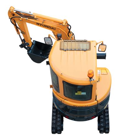 Door de minimale tail swing (buitendraaier) steekt de achterkant van de machinebehuizing uit buiten de breedte van de tracks.