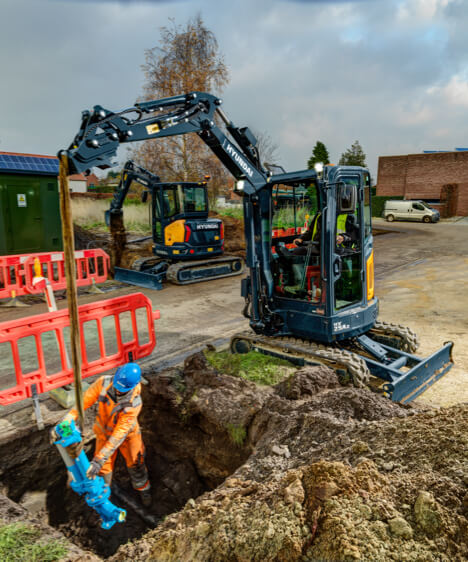 Hyundai HX25A Z Mini Excavator Building Site Sling Dropping Pipework