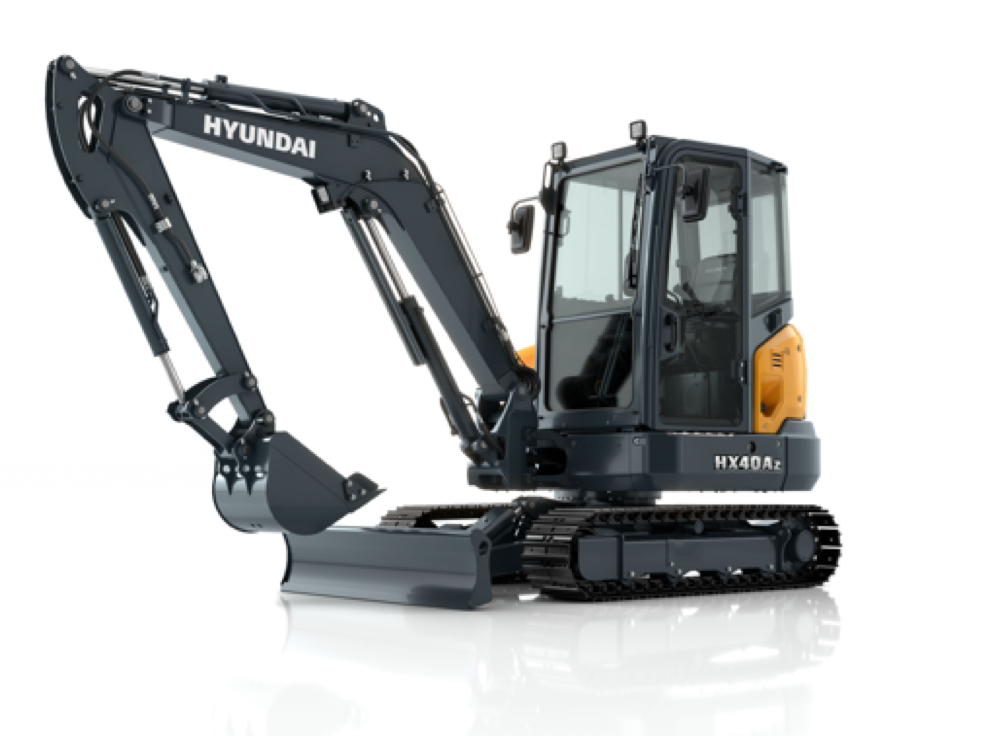 HD Hyundai HX40A Kompaktbagger mit einem schwarz Ausleger, dargestellt vor einem weißen Hintergrund