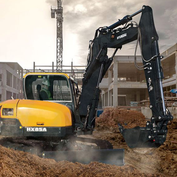 excavadora compacta hx85a sobre el terreno