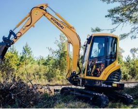 Hyundai Kompaktbagger r35z-9a im Einsatz