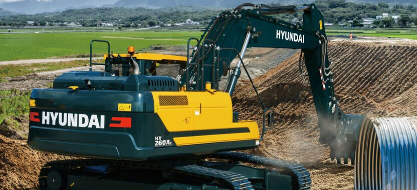 HX260A L pelles sur chenilles en fonctionnement sur un chantier