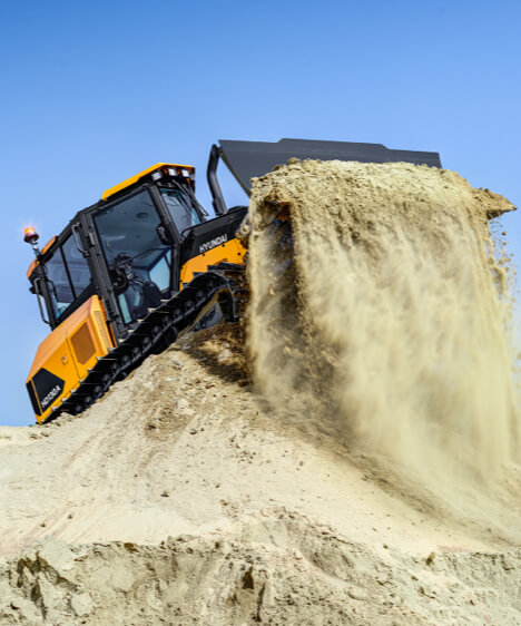 HD130 Hyundai Dozer dumping sand