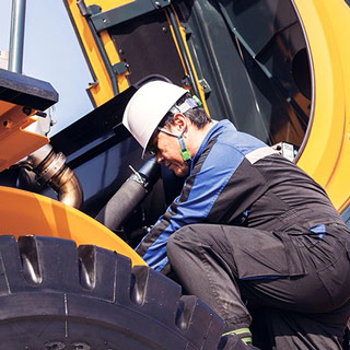 service engineer maintenance of hl960a