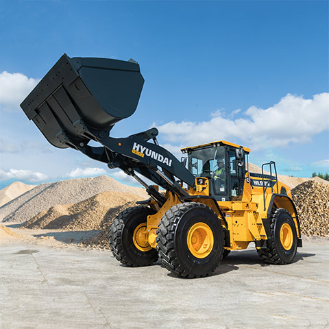 Cargadora de ruedas Hyundai HL975 sobre el terreno