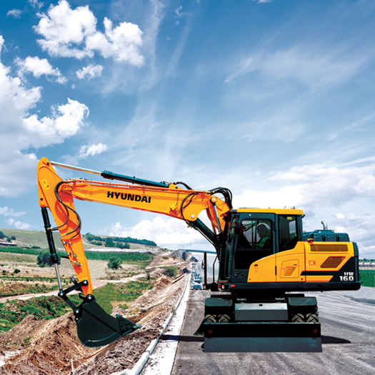 hw160-hyundai-wheeled-excavator-in-the-field