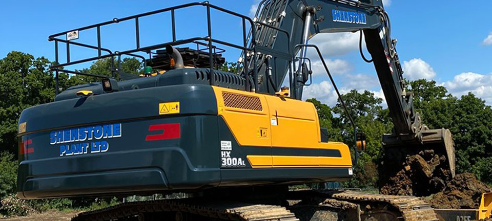 hx300al hyundai digging in the field
