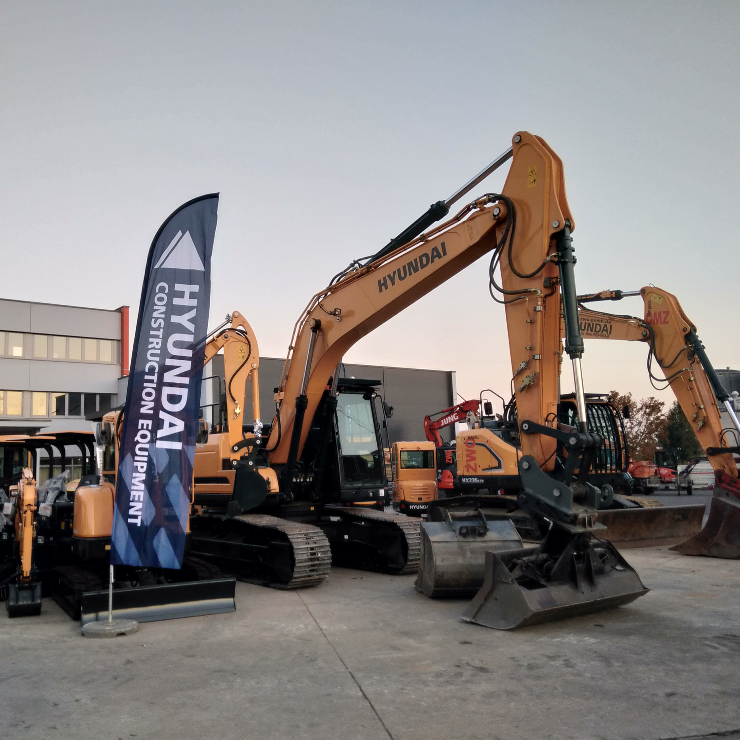 Flota de excavadoras de cadenas de alquiler del concesionario Hyundai zwo baumaschinen